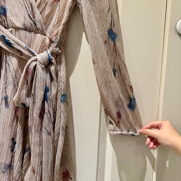 NWT Le Château Metallic Printed Puff Sleeve Fit & Flare Mini Dress, Size M, Pink - Picture 7 of 17